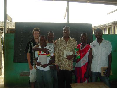 Ein Teil der Deutsch-Klasse mit Lehrer Jan